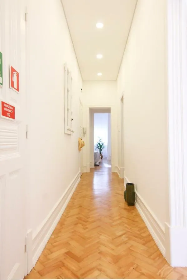 Amazing Apartment Fully Renovated In Center Lisbona