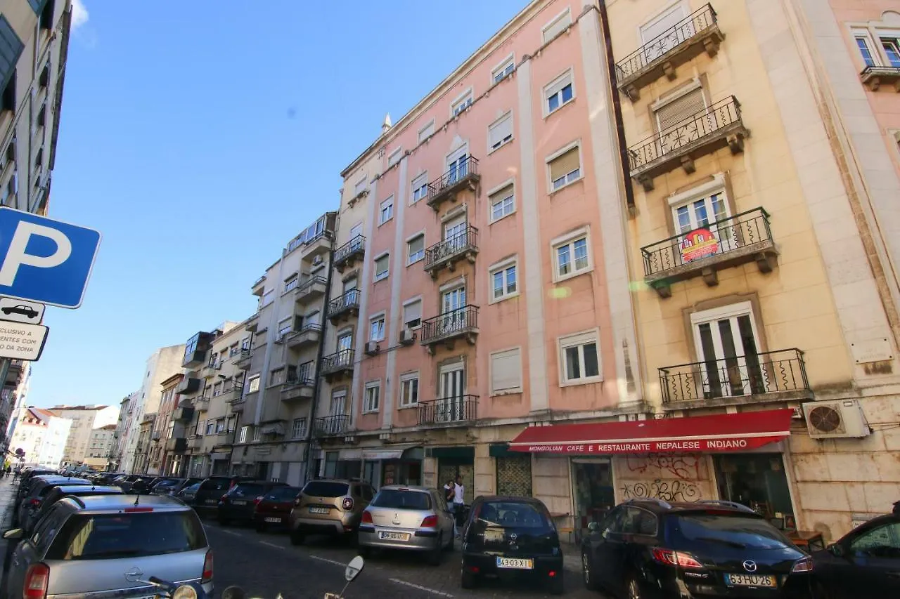 Amazing Apartment Fully Renovated In Center Lisbona