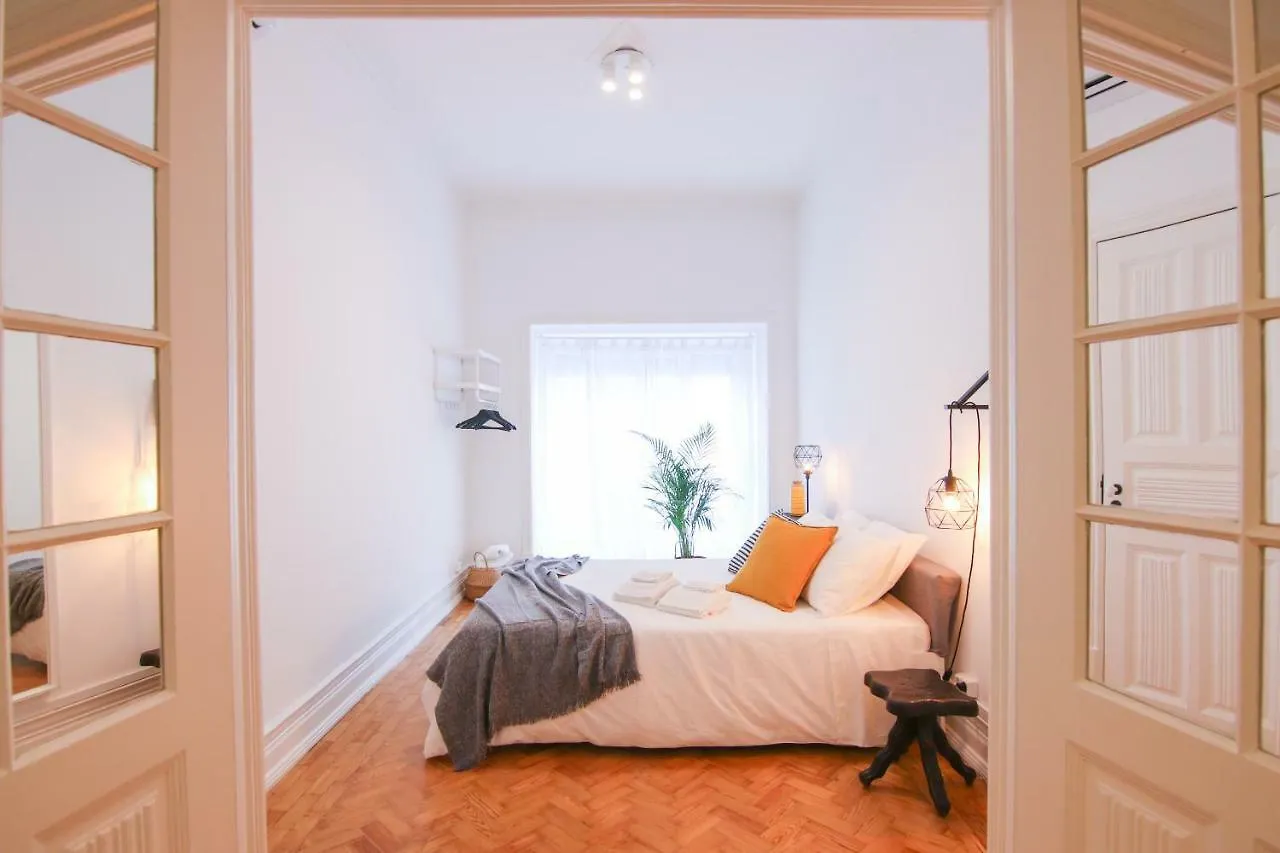 Amazing Apartment Fully Renovated In Center Lisbona